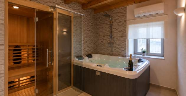 Panorama Residence with Jacuzzi and Sauna