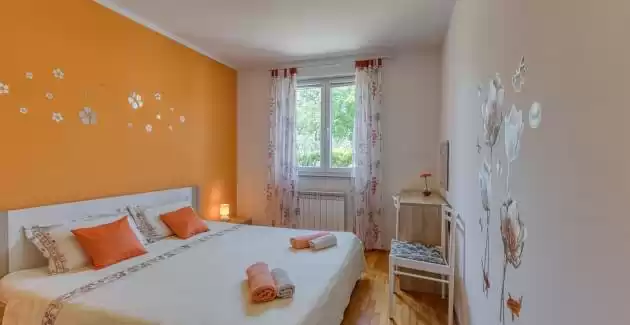 Beakovic Apartment with Garden