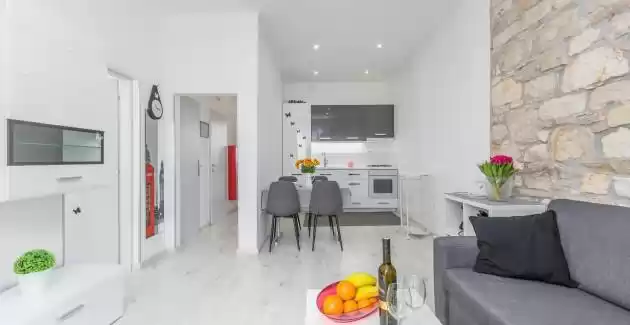 Modernes Ferienwohnung Eva mit 2 Schlafzimmern in Porec