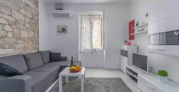 Modernes Ferienwohnung Eva mit 2 Schlafzimmern in Porec
