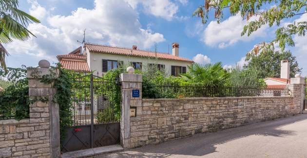 Apartment I with Terrace and Pool - Marinela Korsa I