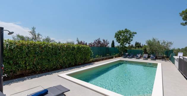 Apartment I with Terrace and Pool - Marinela Korsa I