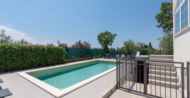 Appartamento con terrazza e piscina - Marinela Korsa I