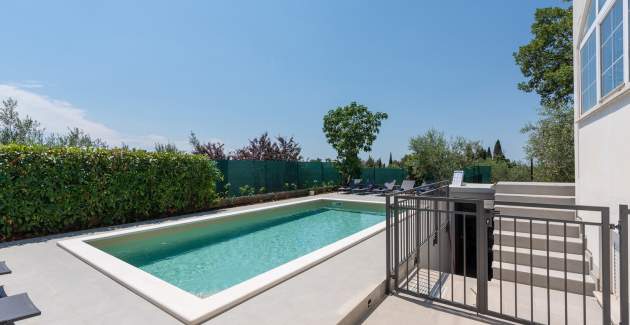 Apartment I with Terrace and Pool - Marinela Korsa I