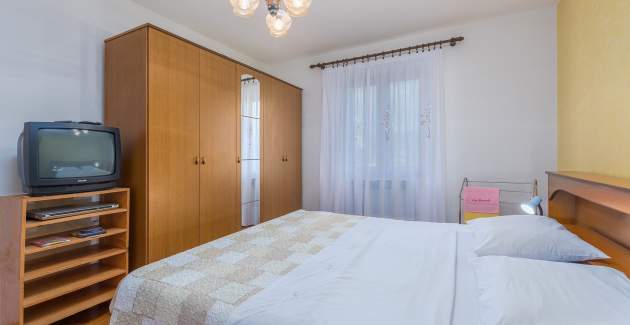 Three bedroom apartment II with Balcony and pool - Marinela Korsa II