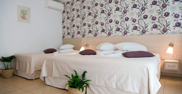 One-Bedroom Apartment Sandra II with Terrace and Garden View