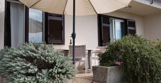 One-Bedroom Apartment Sandra II with Terrace and Garden View