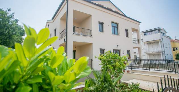 Apartment Sara I with Balcony