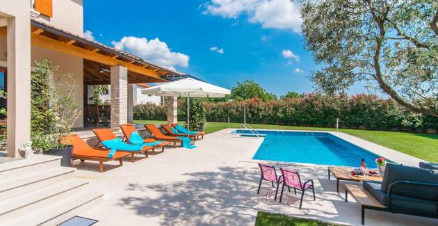 Villa Salambati with private pool in idyllic location