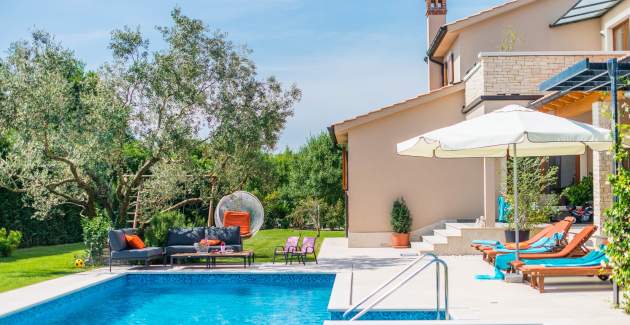 Villa Salambati with private pool in idyllic location