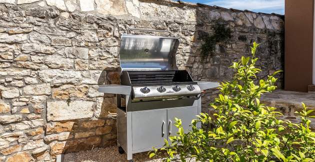 Appartamento con 2 Camere da Letto in Villa Valtrazza Noa IV con Balcone e Vista Piscina