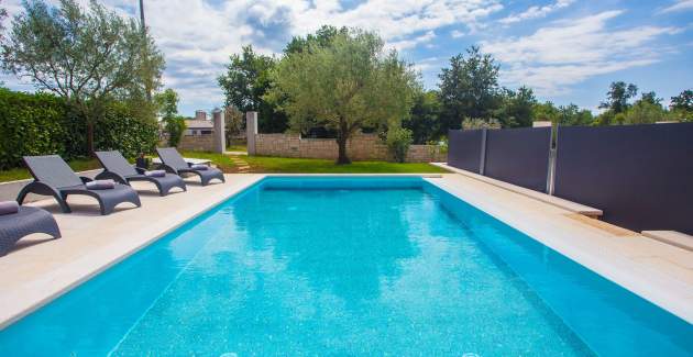 Ferienwohnung Mir mit 3 Schlafzimmern und eigenem Infinity-Pool