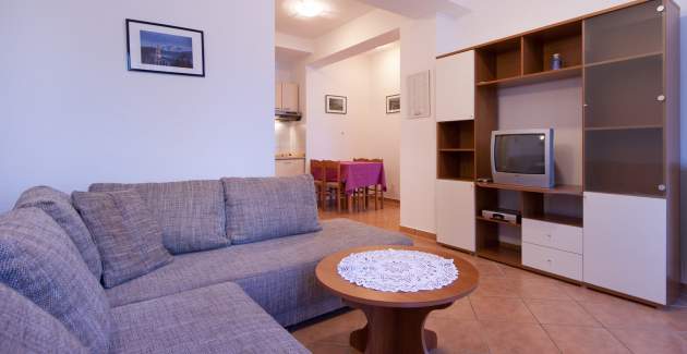 Two-Bedroom Apartment Fiskus I with Terrace