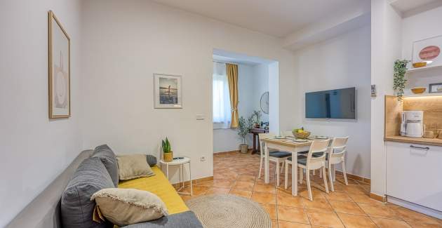 Dvosobni apartman Burin br.2 sa balkonom