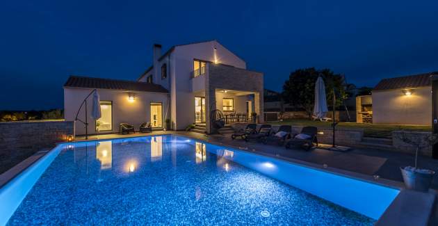 Modern and Fully Equipped Villa Meli with Infinity Pool