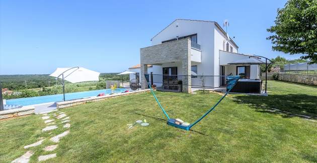Modern and Fully Equipped Villa Meli with Infinity Pool