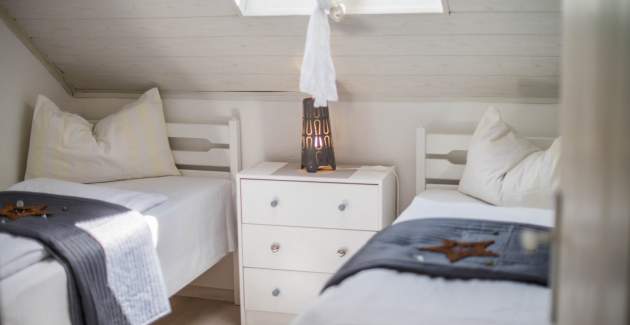 Moderno uređen apartman Suzy More s terasom i pogledom na more