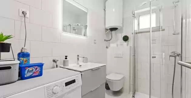 Novouređeni dvosoban Apartman Poli Nona sa balkonom