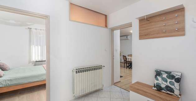 Two-Bedroom Apartment Poli Nona