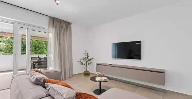 Luxury Two-Bedroom Apartment Poli Nona