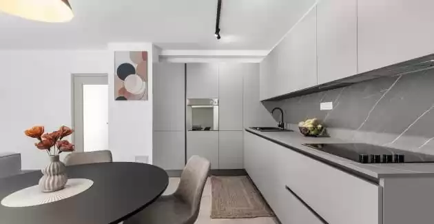 Luxury Two-Bedroom Apartment Poli Nona