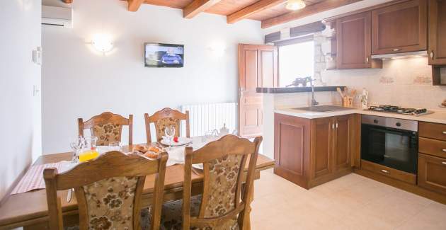 Apartments Jakici I with Pool View , on horse ranch