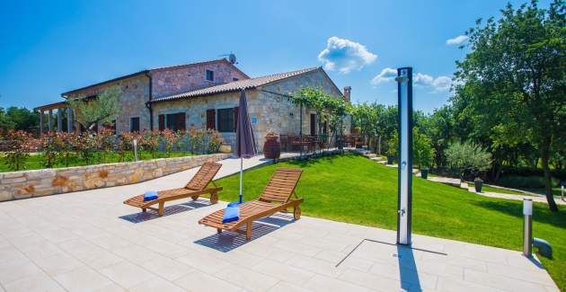 Apartment Jakici II with Garden View, on horse ranch