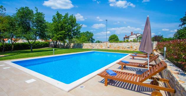 Apartment Jakici II with Garden View, on horse ranch