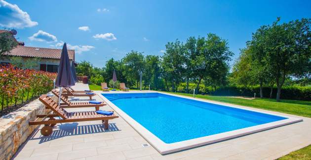 Apartment Jakici II with Garden View, on horse ranch