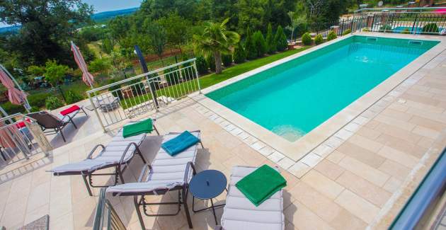 Apartment Sunce II with Shared Pool