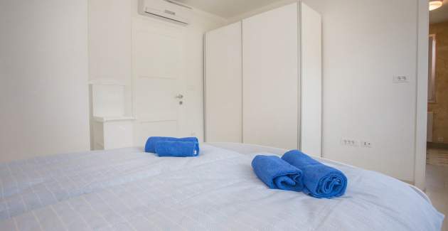 Apartment Sunce II with Shared Pool