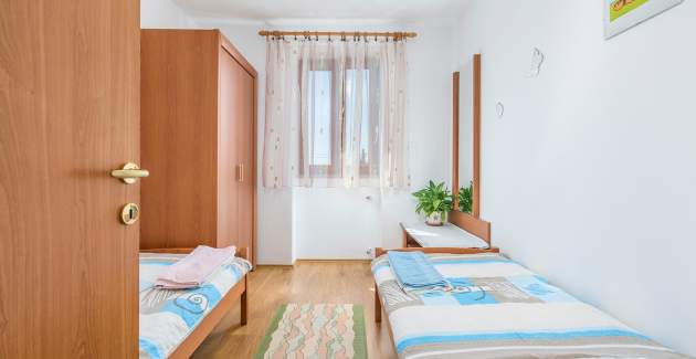 Three-Bedroom Apartment Banko in Spadici