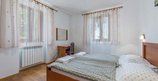 Three-Bedroom Apartment Banko in Spadici