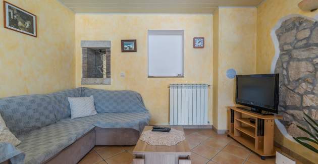 Three-Bedroom Apartment Banko in Spadici