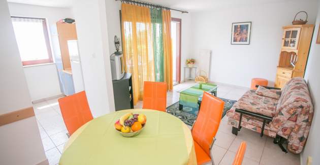 Apartment Branka for 5 people near the beaches