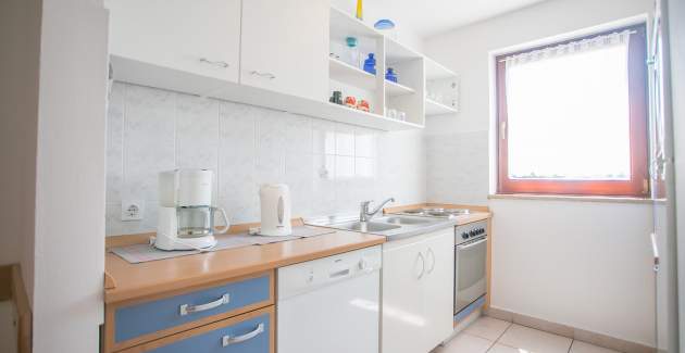 Apartment Branka for 5 people near the beaches