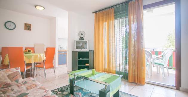 Apartment Branka for 5 people near the beaches