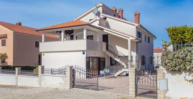 Ferienwohnung Punta V mit Balkon und Meerblick