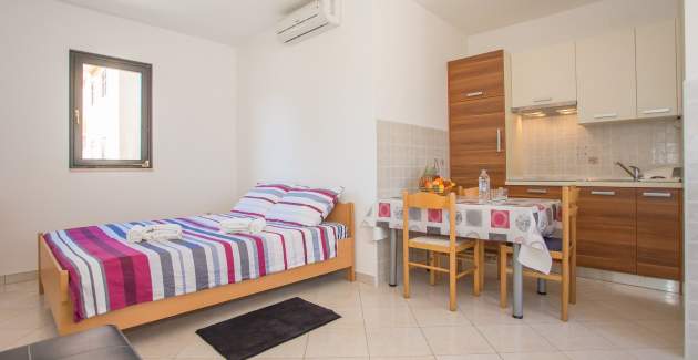 Studio Apartman Punta VI u Prizemlju