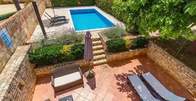 Casa di pietra Ghedda con piscina privata e giardino