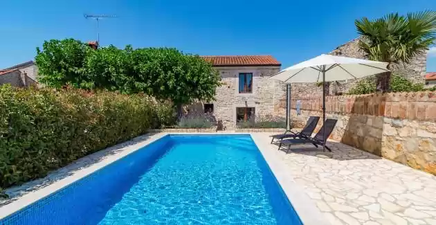 Casa di pietra Ghedda con piscina privata e giardino