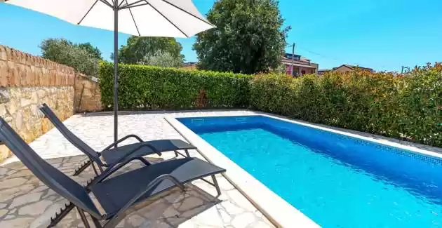 Casa di pietra Ghedda con piscina privata e giardino