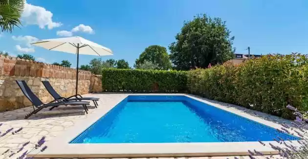 Casa di pietra Ghedda con piscina privata e giardino