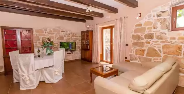 Casa di pietra Ghedda con piscina privata e giardino