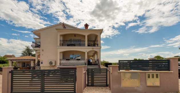 Apartment Blue with Balcony A1