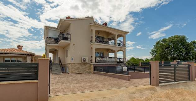 Apartment Covic Blue on the First Floor