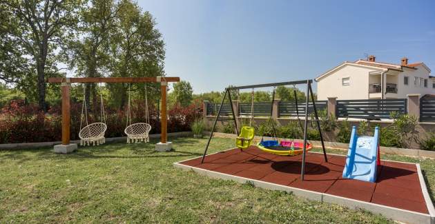 Ferienwohnung Covic White mit Balkon