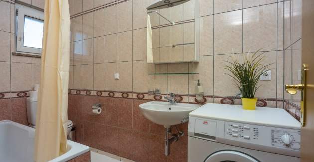 Two-Bedroom Apartment Covic Red