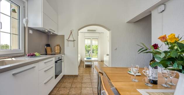 Two-Bedroom Apartment Covic Red