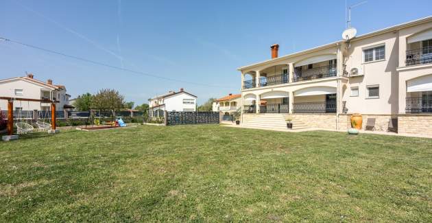 Two-Bedroom Apartment Covic Red